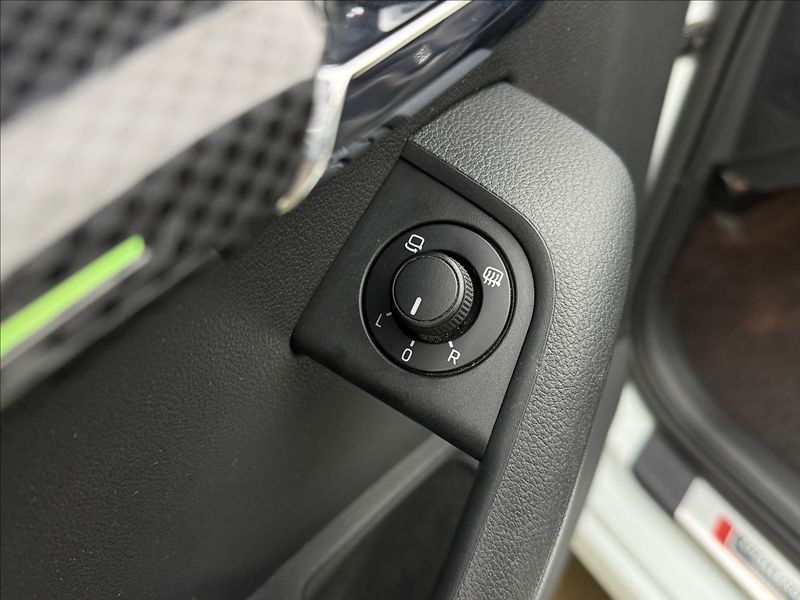 Škoda Octavia 2,0 135kW RS CHALLENGE 1MAJ ČR - fotka 31 z 43