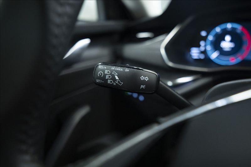Škoda Octavia 2,0 TDI ČR KEYLESS VÝHŘEV ČR - fotka 18 z 39