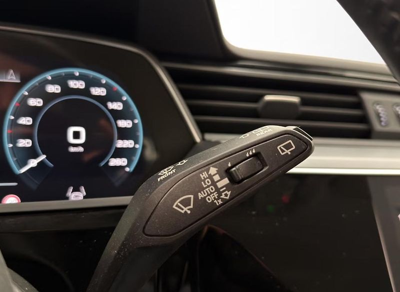 Audi e-tron 55 Quattro Vzduch Ambient Taž - fotka 19 z 23