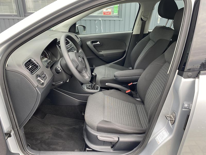 Volkswagen Polo 1.4 MPI 63kW - 1xMAJ.- PDC - fotka 12 z 37