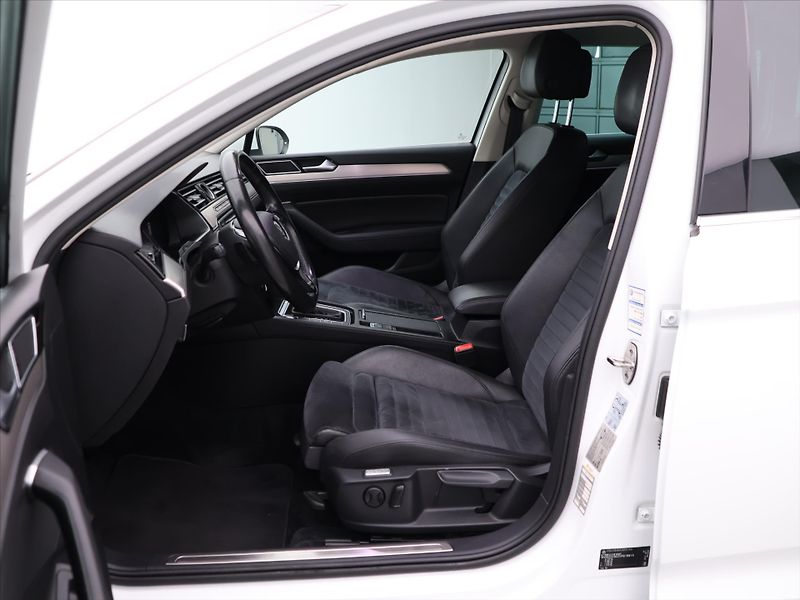 Volkswagen Passat 2,0 TDI 140k DSG Highline CZ - fotka 11 z 27