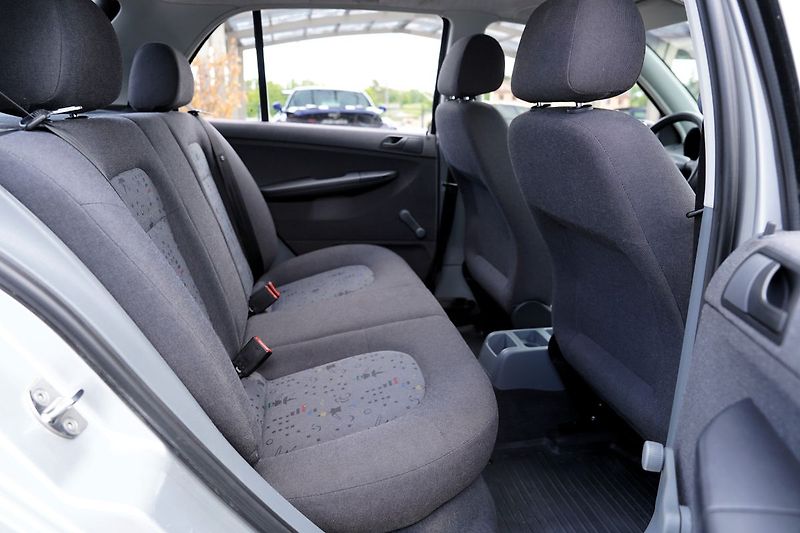 Škoda Fabia 1.0 MPI 50PS/ČR/136.000 km !!! - fotka 26 z 35