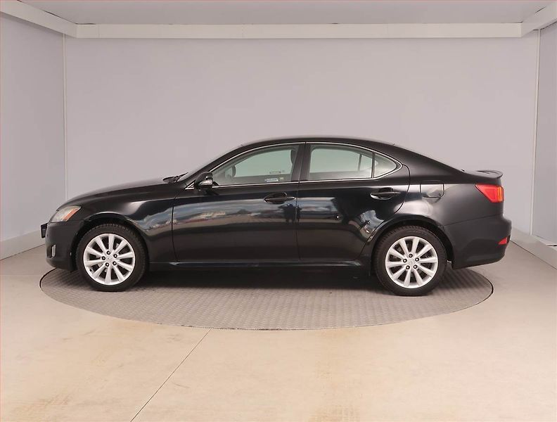 Lexus IS 200 (2010) 220 d, Tempomat, Park. senzory - fotka 3 z 15