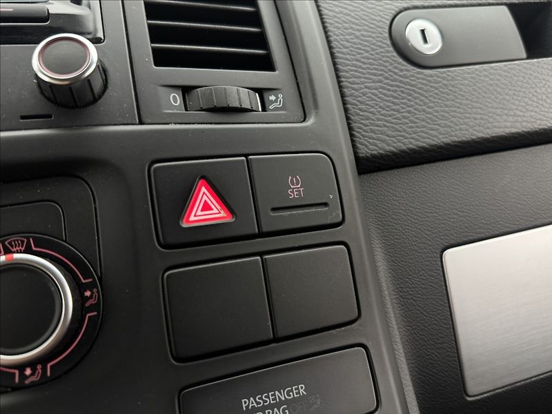 Volkswagen Multivan 2,0 TDi 132kW DSG 4X4 AC TAŽNÉ - fotka 18 z 33