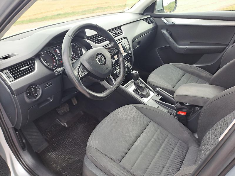 Škoda Octavia (2014) 1.6 TDi DSG PĚKNÝ STAV - fotka 9 z 33