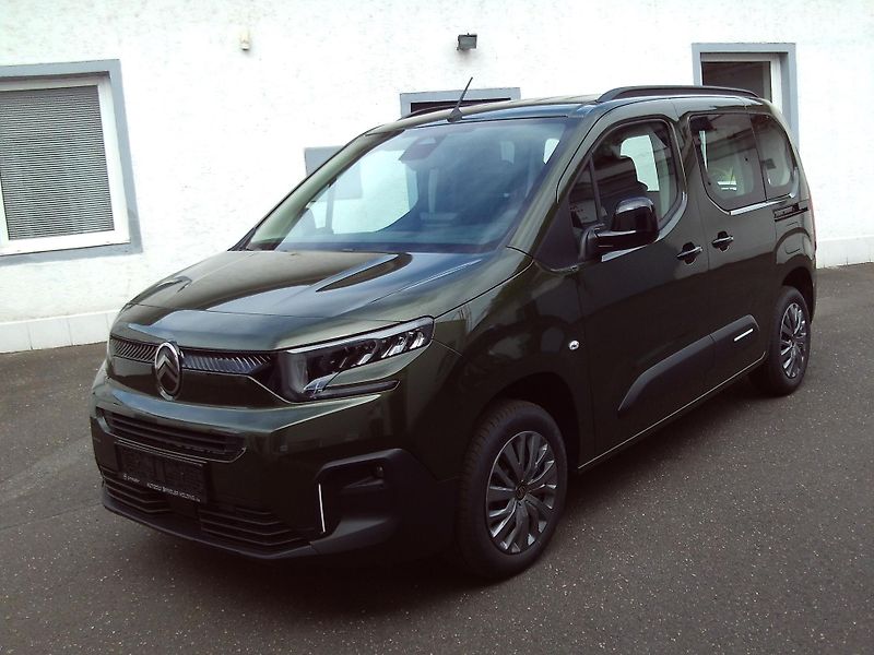 Citroën Berlingo (2026) PLUS Petrol 110k Manual - fotka 1 z 13