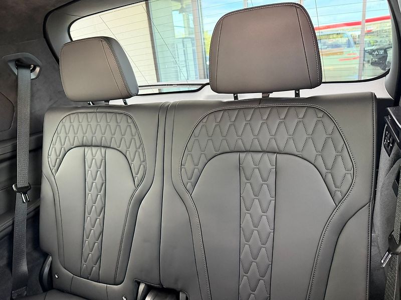BMW X7 xDrive40d TOP stav - fotka 31 z 40