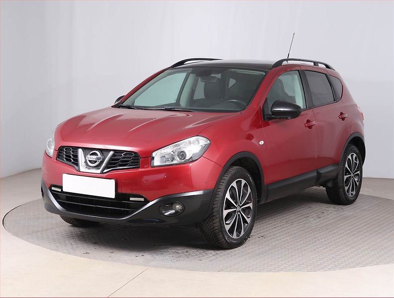 Nissan Qashqai (2013) 1.6, Tempomat, Park. senzory - fotka 2 z 15