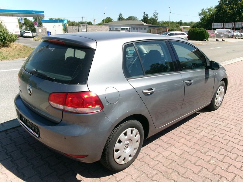 Volkswagen Golf (2010) 1,2TSI AUTOKLIMA - fotka 4 z 23