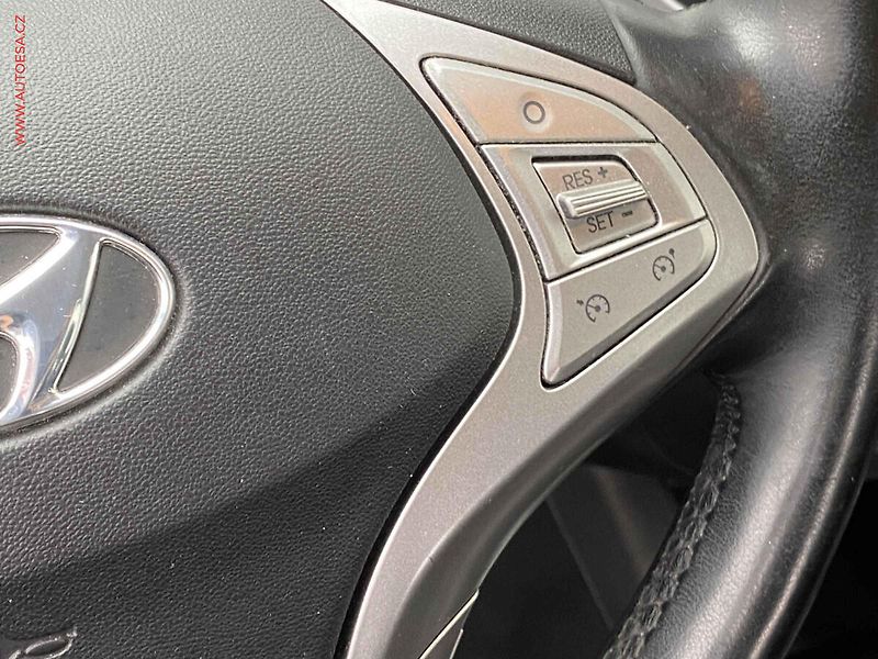 Hyundai ix20 (2016) 1.6 GDi, ČR, AT, park.čidla - fotka 13 z 18