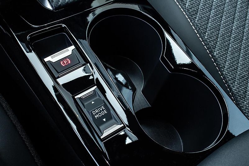 Peugeot 2008 (2026) 1,2 ALLURE Hybrid 110 e-DCS6 - fotka 17 z 19