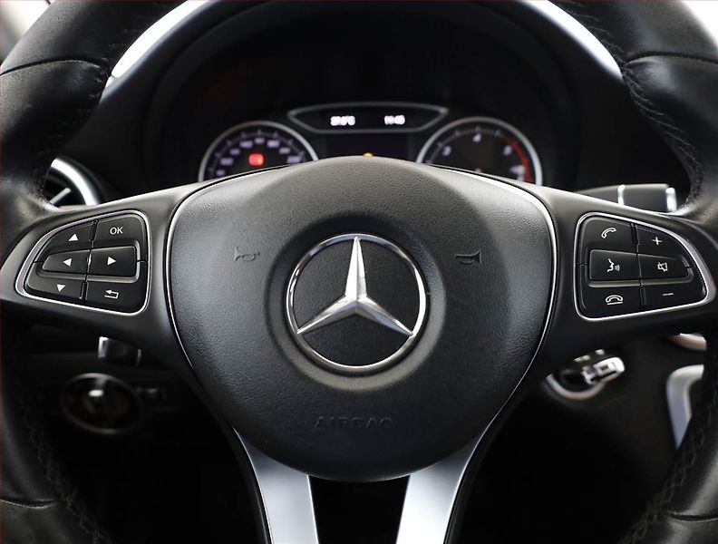 Mercedes-Benz Třídy A (2016) A 180 d, Automat, Kůže - fotka 8 z 20