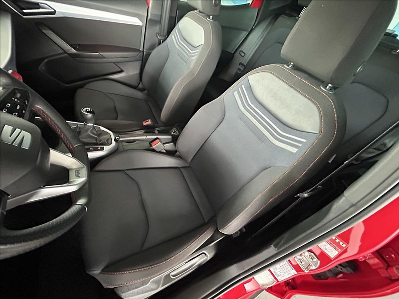 Seat Arona 1,0   TSI 85kW,FR,SERVISKA,1.M - fotka 22 z 26