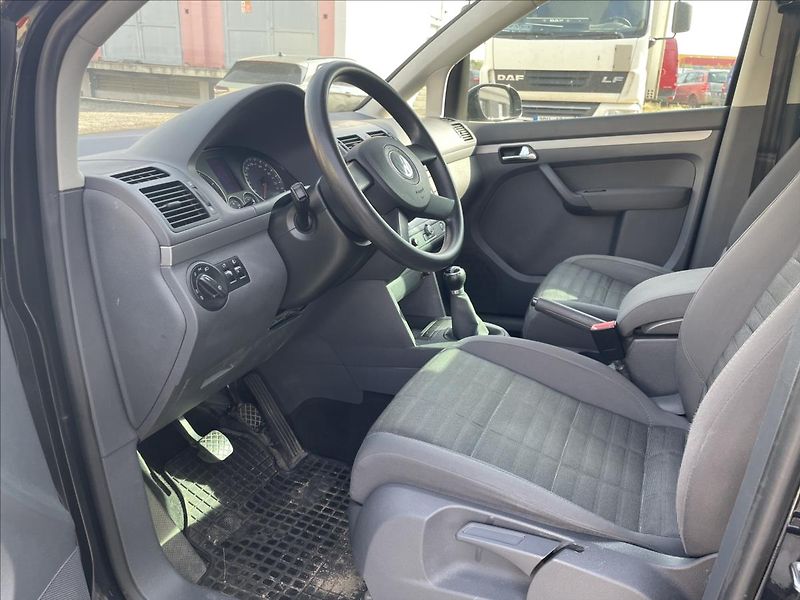 Volkswagen Touran 1,4TSI 103kW*jen 96.tis.km*Roz - fotka 9 z 40