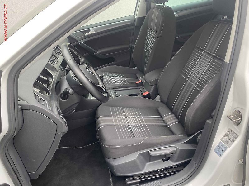 Volkswagen Golf (2015) 1.4 TSi, Lounge, TZ, navi - fotka 9 z 17
