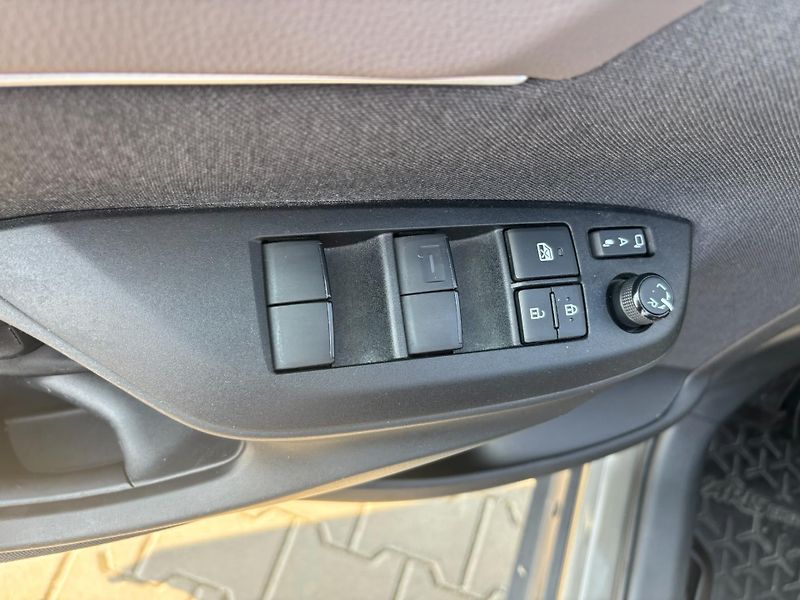 Toyota Yaris Cross 1.5 HSD e-CVT Executive AWD - fotka 12 z 30