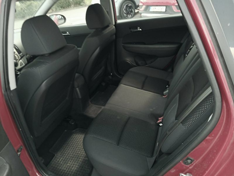 Hyundai i30 (2010) CW 1,4i Comfort LPG nová STK - fotka 14 z 24