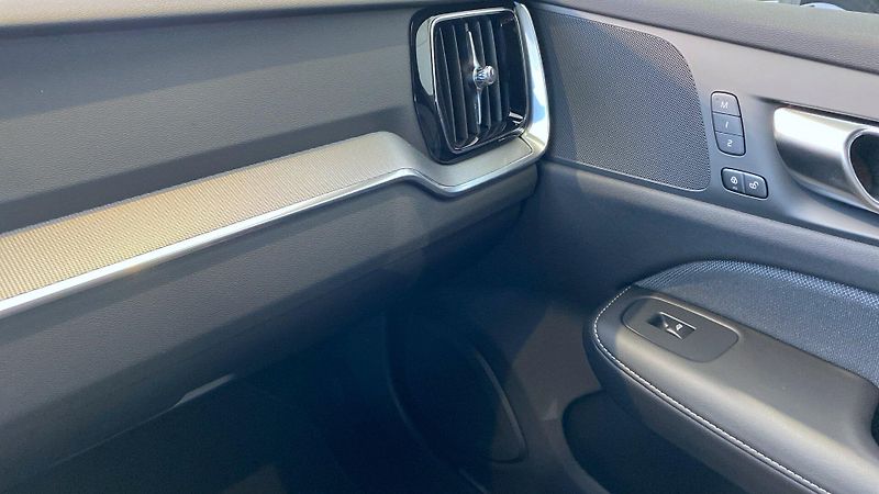 Volvo V60 (2026) PLUS DARK, B4, 145+10 kW / 197 - fotka 8 z 10
