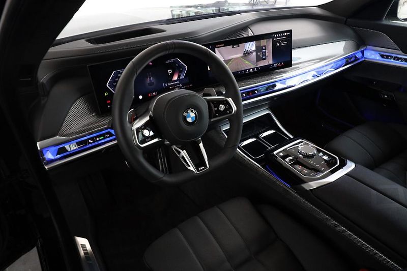 BMW Řada 7 740d xDrive Sedan - fotka 2 z 37