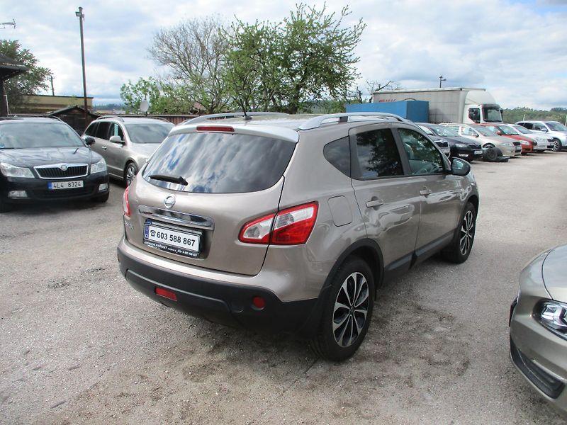 Nissan Qashqai (2013) 1,6i - fotka 3 z 11