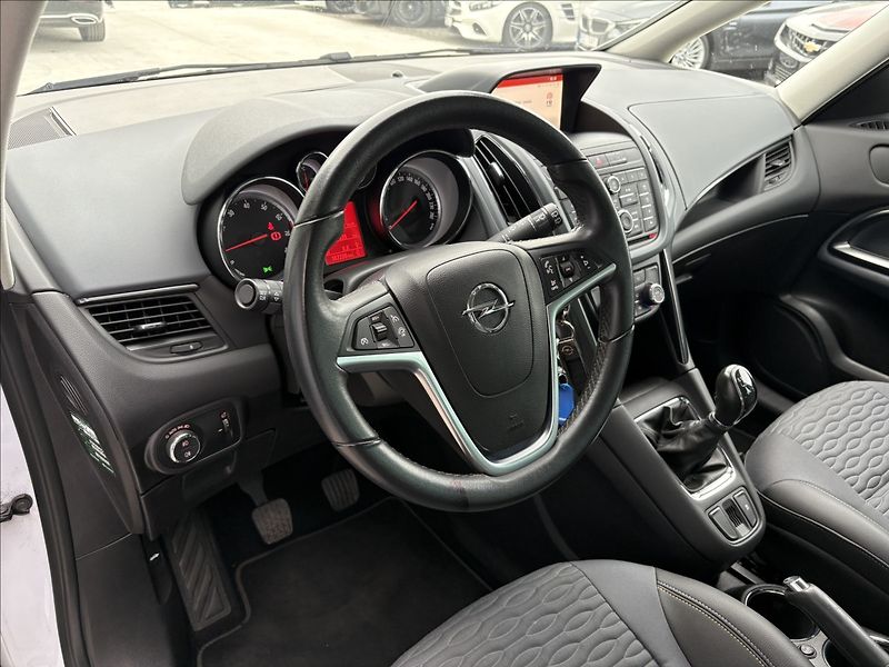 Opel Zafira 1,4 103kw ČR servis 6MT - fotka 13 z 28
