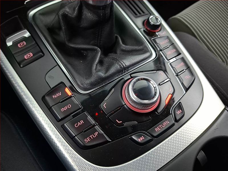 Audi A4 (2008) 2.0 TFSI, Navi, Xenony - fotka 17 z 20