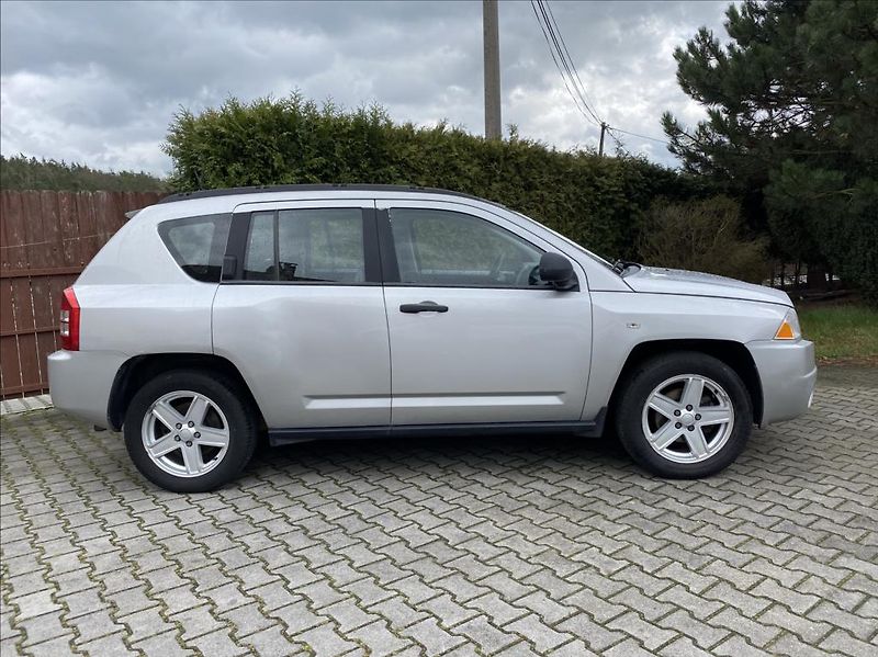 Jeep Compass 2,0 CRD  LIMITED - fotka 6 z 32