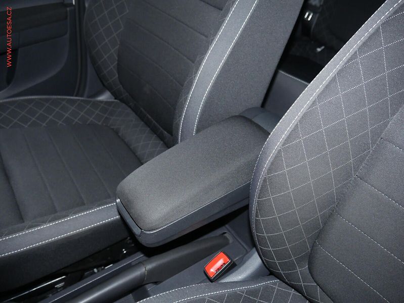 Škoda Fabia (2022) 1.0 TSi, ČR, Ambition, zámek - fotka 19 z 19