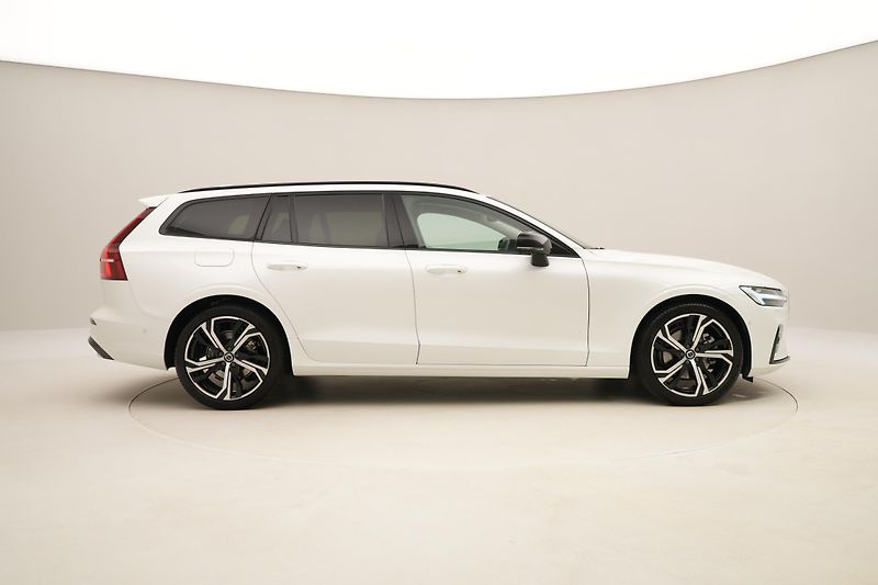 Volvo V60 B4 DARK PLUS AUT  - fotka 14 z 59