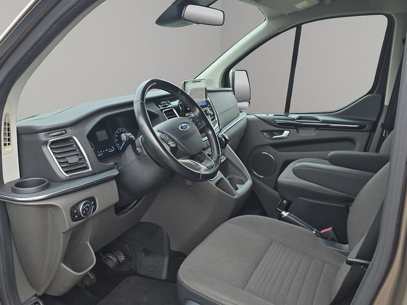 Ford Tourneo Custom (2020) 2.0 EcoBlue MHEV 136kW, 1. Maj - fotka 19 z 22