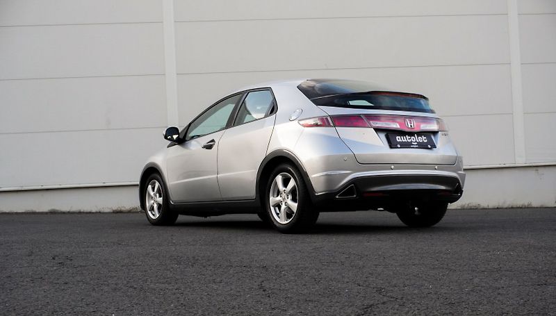 Honda Civic 1.4 i-Vtec ELEGANCE - fotka 8 z 21