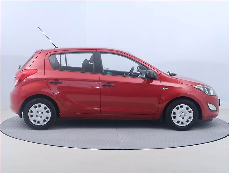 Hyundai i20 (2012) 1.2, Serv.kniha, zamluveno - fotka 6 z 14