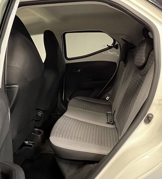 Toyota Aygo 1.0 X-PLAY - fotka 9 z 15