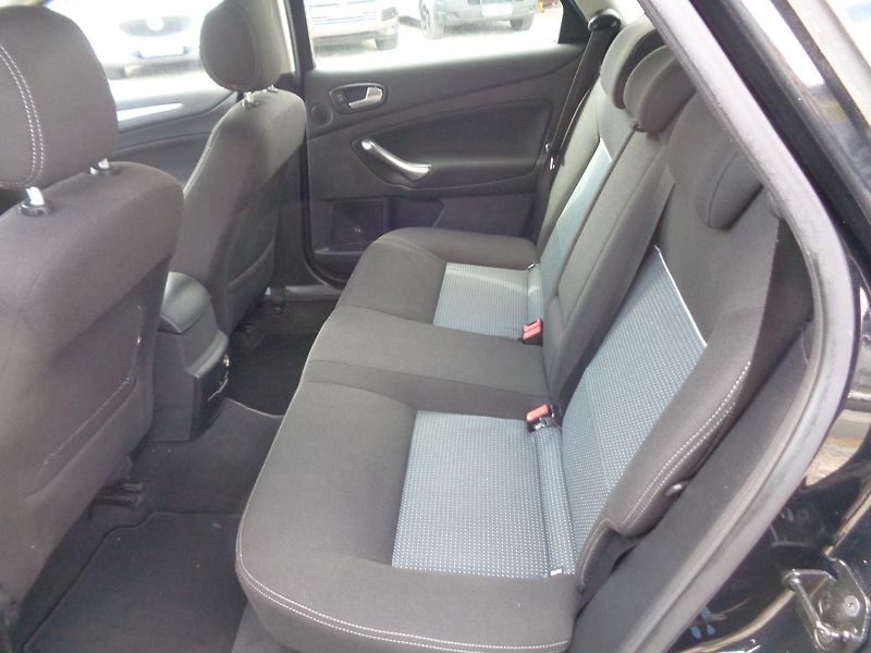 Ford Mondeo 2,0 - fotka 12 z 14