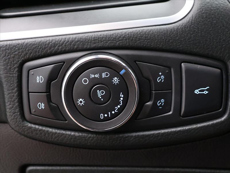Ford S-MAX 2,0 TDCi Aut. Titanium 7-Míst - fotka 19 z 39