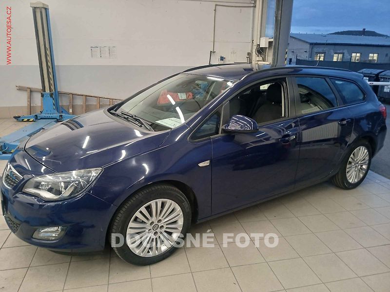 Opel Astra (2012) 1.4 T, 1.maj,ČR, servis.kniha - fotka 1 z 3