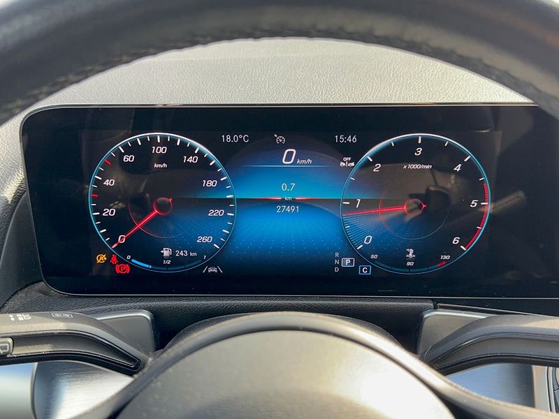 Mercedes-Benz GLB 200 d 4MATIC - fotka 18 z 35
