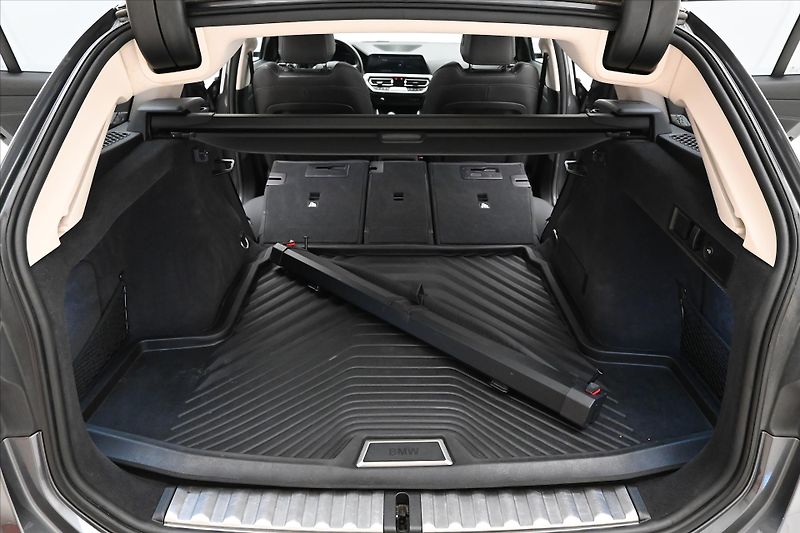 BMW Řada 3 2,0 320d 140 kW SportTouring S - fotka 11 z 32