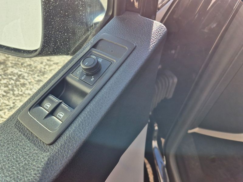 Volkswagen Transporter (2016) 2.0TDI Long,9míst, Závěs - fotka 19 z 36