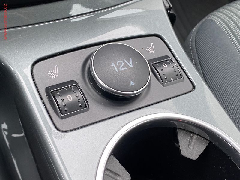 Ford C-MAX (2013) 2.0 TDCi, AT, xenon, autoAC - fotka 15 z 19