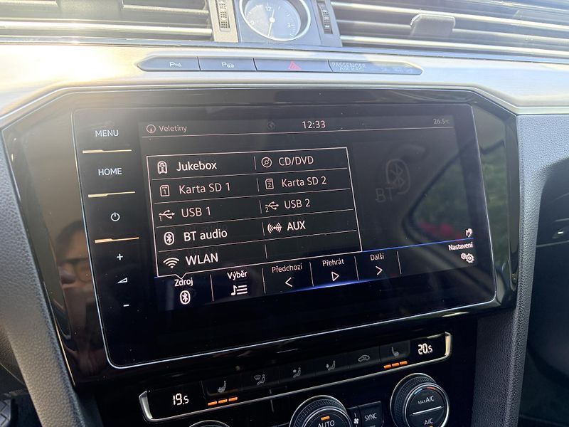 Volkswagen Passat 2.0TDI 110KW HIGHLINE DSG LED - fotka 29 z 46