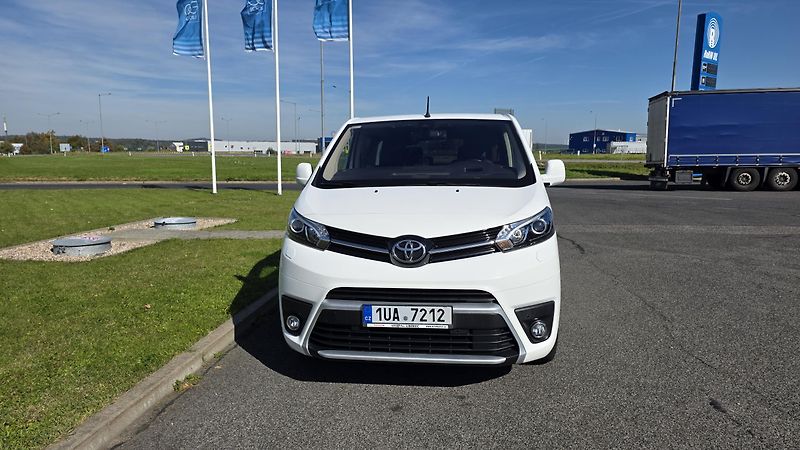 Toyota ProAce Verso (2020) 2.0D-4D 130 kW 6 míst, DPH VIP - fotka 17 z 29