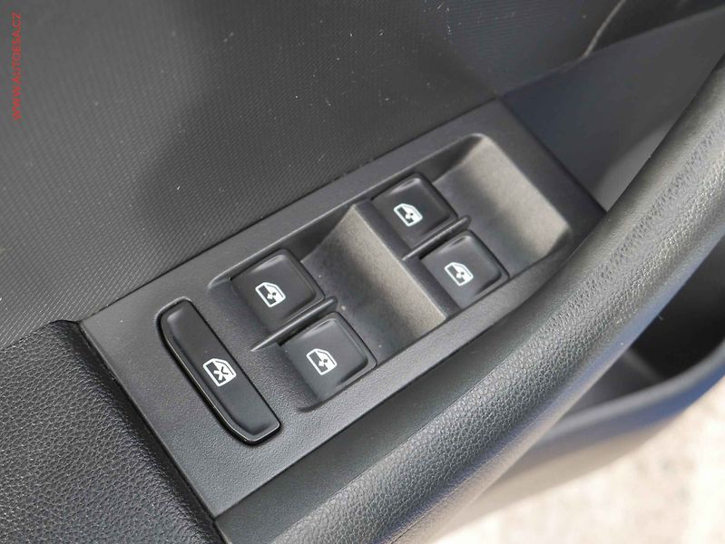 Škoda Rapid (2018) 1.0 TSi, Clever, xenon - fotka 18 z 19