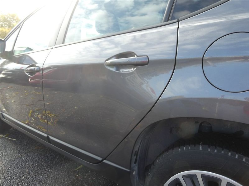 Peugeot 2008 1,2 PureTech 60kW - fotka 16 z 38