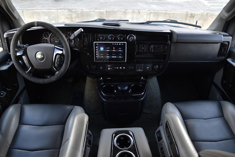 Chevrolet Express EXPLORER LIMITED SE 6.6 V8,DPH - fotka 32 z 55
