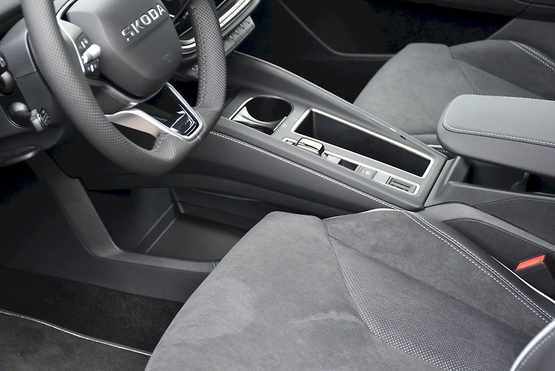 Škoda Elroq (2026) Sportline 85 - fotka 17 z 35
