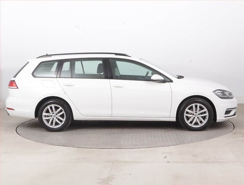 Volkswagen Golf (2019) 2.0 TDI, Navi, Tempomat - fotka 6 z 16