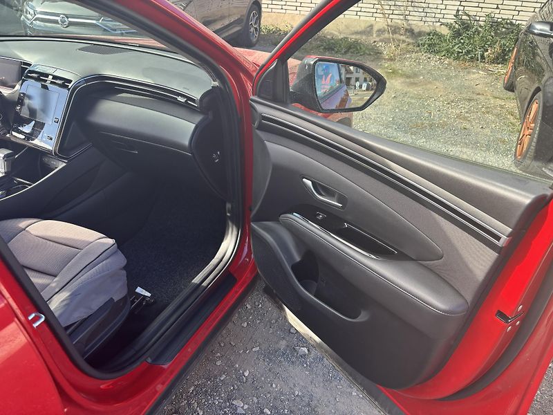 Hyundai Tucson (2022) 1.6 T-GDI/AT/1M.ČR/NAVI/ZÁRUKA - fotka 15 z 36