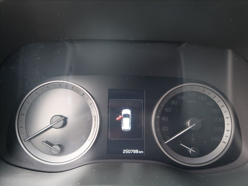 Hyundai Tucson 2,0 CRDi,100kW,1majČR,4x4,S.kn - fotka 11 z 31