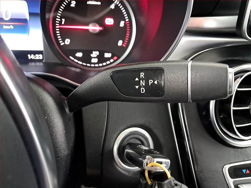 Mercedes-Benz GLC (2016) 220 d 4MATIC - fotka 13 z 23